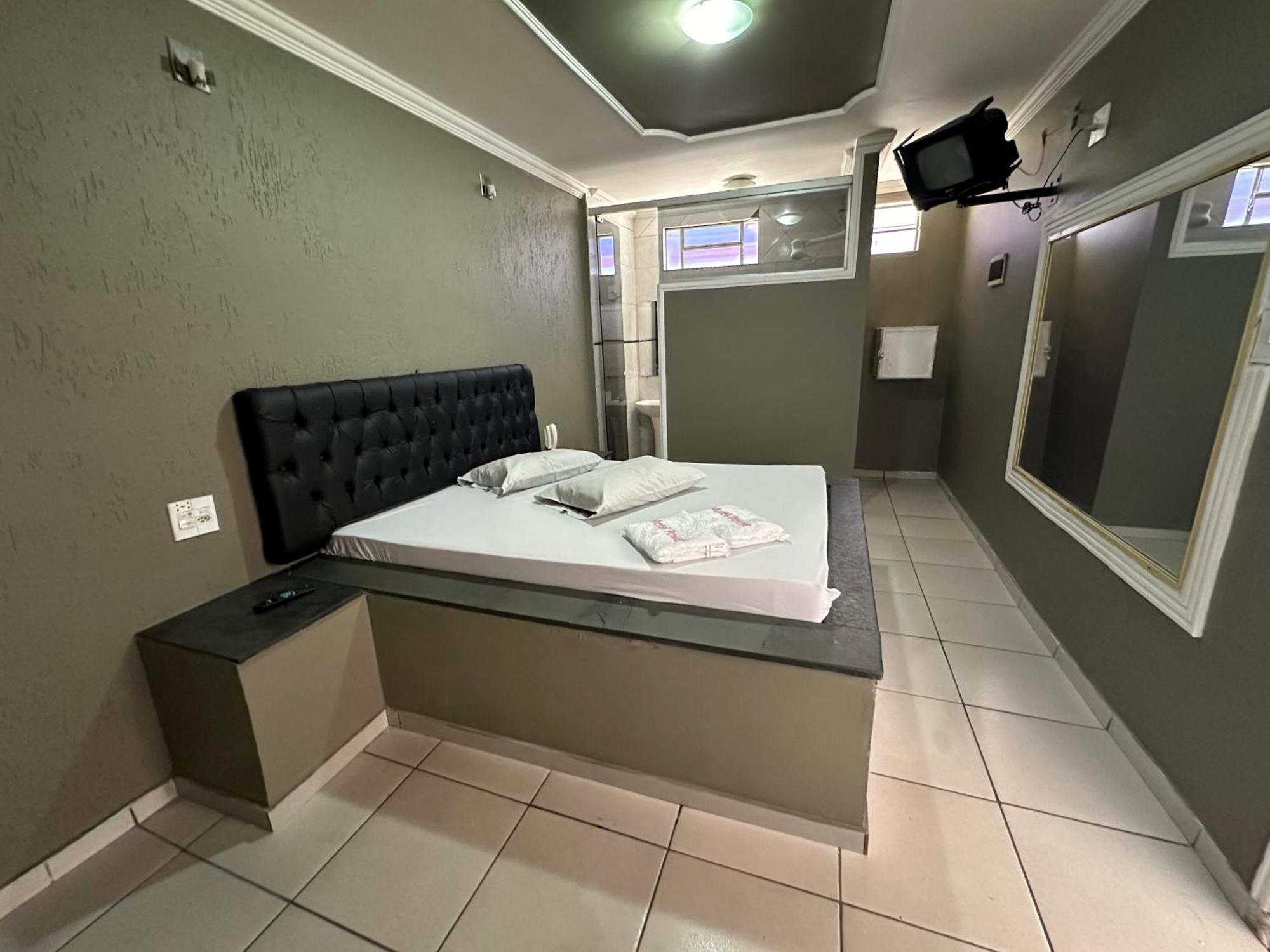 Motel Power เบโลโอรีซอนชี ภายนอก รูปภาพ
