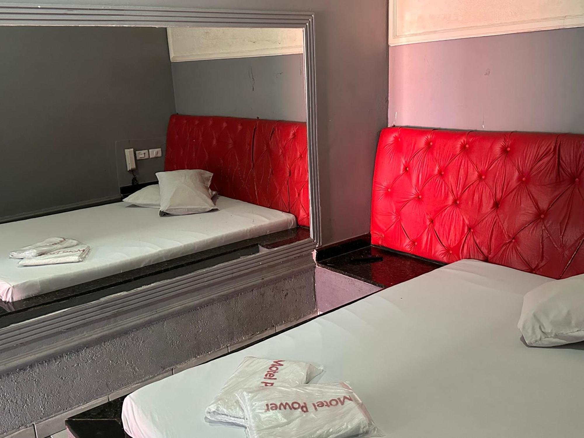 Motel Power เบโลโอรีซอนชี ภายนอก รูปภาพ